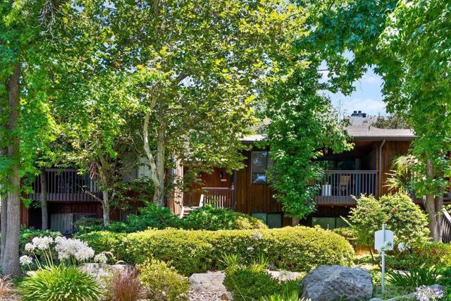 2157 Arnold Way, Alpine CA: https://media.crmls.org/mediaz/8589e52d-7791-4ad0-9293-6d625f6f33a9.jpg