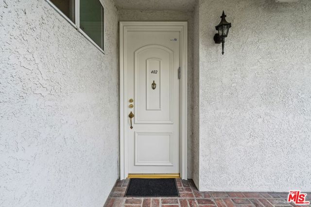 1375 Kelton Avenue, Los Angeles CA: https://media.crmls.org/mediaz/8589f027-34a0-4037-a8a8-09d46d0ccb5b.jpg