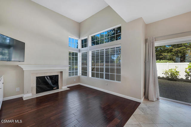 180 Windrose Drive, Newbury Park CA: https://media.crmls.org/mediaz/858a4506-8b46-41ff-baf0-5f24f0ca61d3.jpg