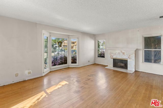 4144 Le Bourget Avenue photo 2