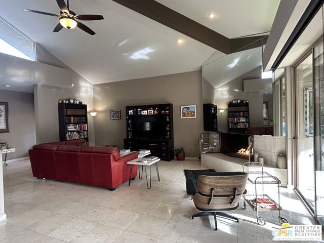 261 Kavenish Drive, Rancho Mirage CA: https://media.crmls.org/mediaz/858b7460-99b9-4ede-a8bd-0e95ed31703c.jpg