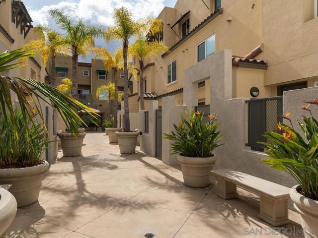 7725 El Cajon Blvd, La Mesa CA: https://media.crmls.org/mediaz/858c9906-4c62-4203-a981-3796bed9535f.jpg