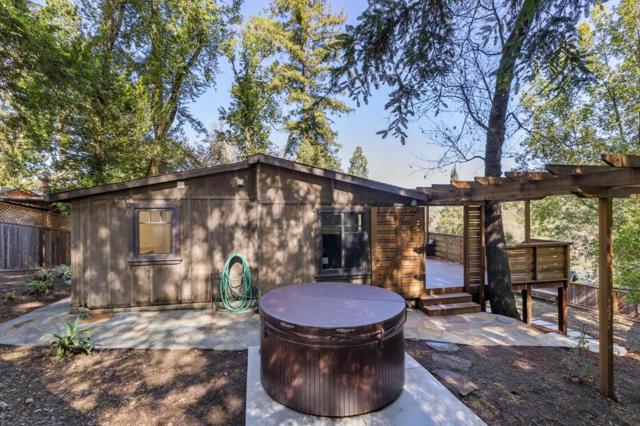 1023 Los Trancos Road, Portola Valley CA: https://media.crmls.org/mediaz/858e7221-8489-48ab-af31-eb5a2b1fc731.jpg