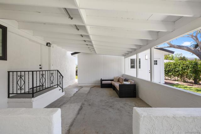 2537 Davis Ave, Carlsbad CA: https://media.crmls.org/mediaz/858f3bd8-7b9a-44fa-bec2-0067e0a59dfb.jpg