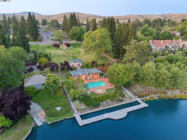5310 E Lakeshore, San Ramon CA: https://media.crmls.org/mediaz/858f6410-197c-4f69-99f9-0c6337c50c28.jpg
