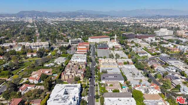 835 S Lucerne Boulevard, Los Angeles CA: https://media.crmls.org/mediaz/858f6506-512d-4e1d-add4-d9913560cb2b.jpg