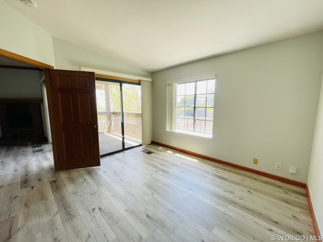 8880 Villa La Jolla DR, La Jolla CA: https://media.crmls.org/mediaz/858fe61d-92f4-44cf-80db-4b4d41ece517.jpg