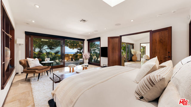 7221 Birdview Avenue, Malibu CA: https://media.crmls.org/mediaz/859114e7-c207-4309-8be0-1d19b60e2722.jpg
