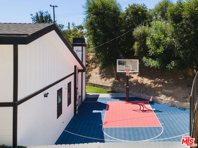 1408 Plymouth Circle, Thousand Oaks CA: https://media.crmls.org/mediaz/85914000-4f11-4505-95fc-11c95e916321.jpg
