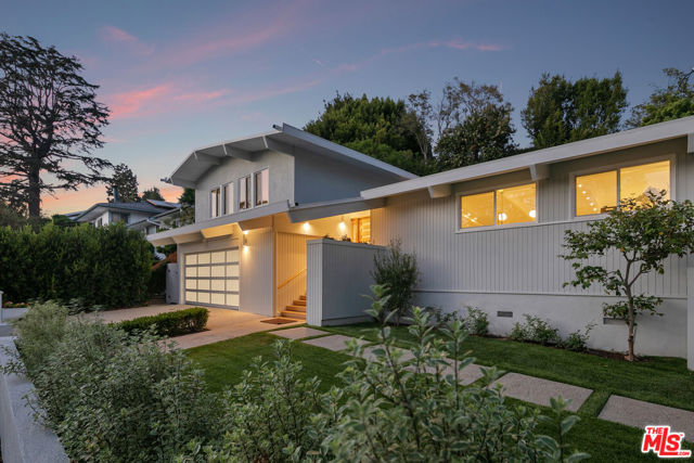 218 N Bundy Drive, Los Angeles CA: https://media.crmls.org/mediaz/85919dcb-e27e-4808-a74b-ca410a1339a8.jpg
