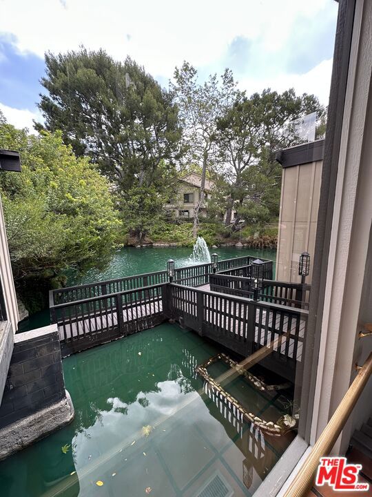 8316 Raintree Circle, Culver City CA: https://media.crmls.org/mediaz/8591ddad-9d18-40e7-93d3-b2e4a7a9c17b.jpg