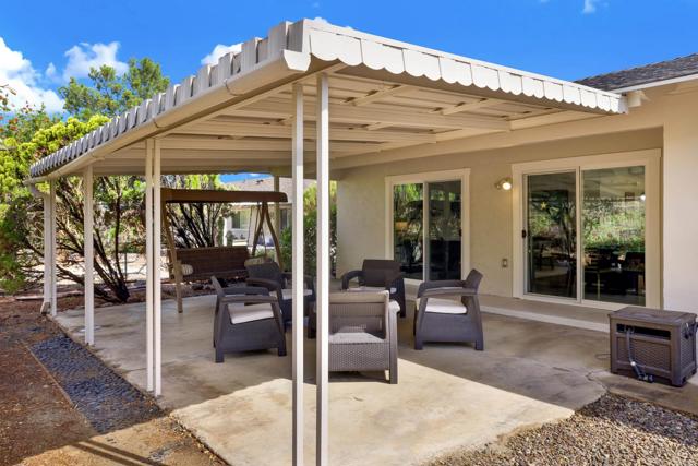 12093 Callado Dr, San Diego CA: https://media.crmls.org/mediaz/8592d096-68b9-4471-b44e-cef1d8136018.jpg