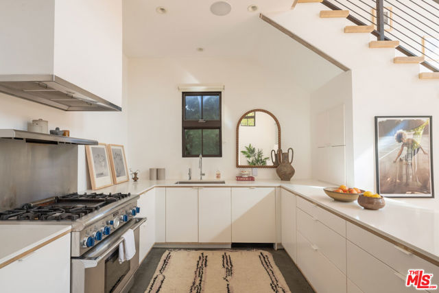 509 Santa Clara Avenue, Venice CA: https://media.crmls.org/mediaz/8593434e-c709-4e7b-891e-e49732e19d3b.jpg