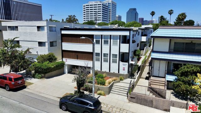 1247 Berkeley Street photo 2
