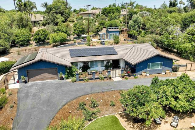 660 Via Rancho Pkwy, Escondido CA: https://media.crmls.org/mediaz/8593be37-d403-4e92-8652-590b068af0dd.jpg