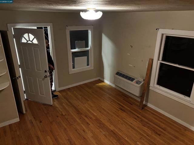 125 Bruning Ave, Rio Vista CA: https://media.crmls.org/mediaz/8593eec4-1982-45a5-93d9-66c4469e6e6d.jpg