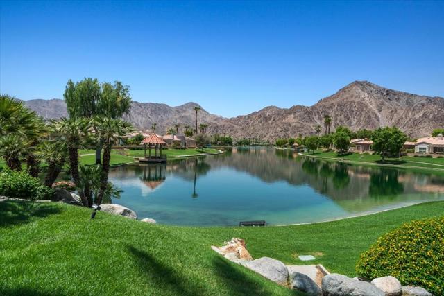 48245 Calle Floristas, La Quinta CA: https://media.crmls.org/mediaz/85948a1f-d28b-4034-9951-e2d00ded8fff.jpg