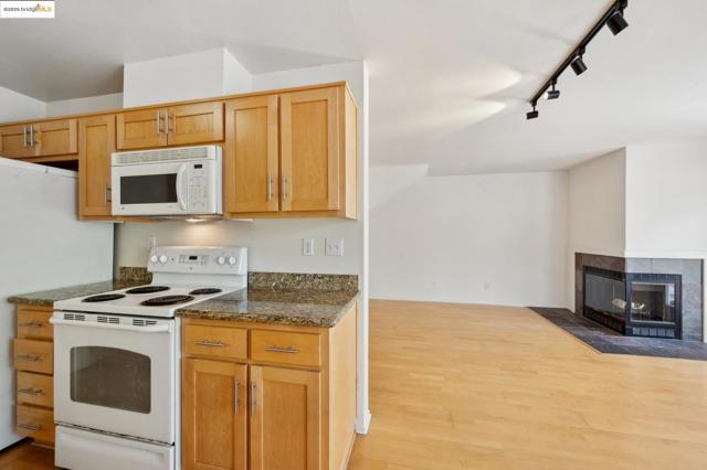 92 Marina Lakes DR, Richmond CA: https://media.crmls.org/mediaz/8594f02a-d5d2-4470-a310-86523bd25b6a.jpg