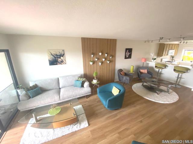 108 S Kihridge LN, Encinitas CA: https://media.crmls.org/mediaz/85955e40-0755-4fd3-9eee-a1cdf72970d4.jpg