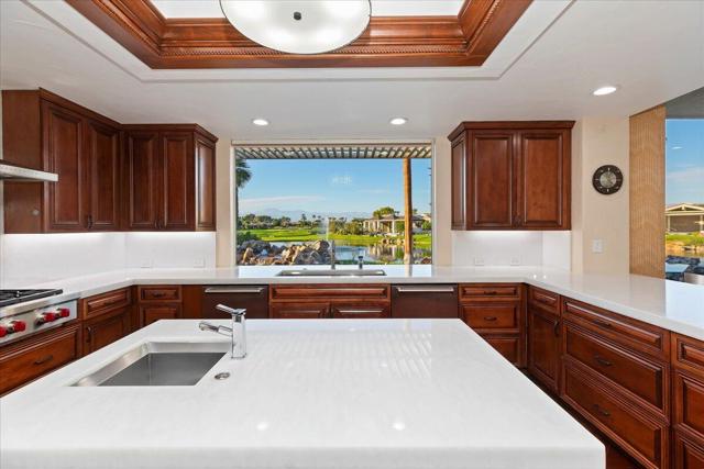 2 Deerfield Court, Rancho Mirage CA: https://media.crmls.org/mediaz/8595af74-d95e-4b04-aeed-5bd293655b5a.jpg