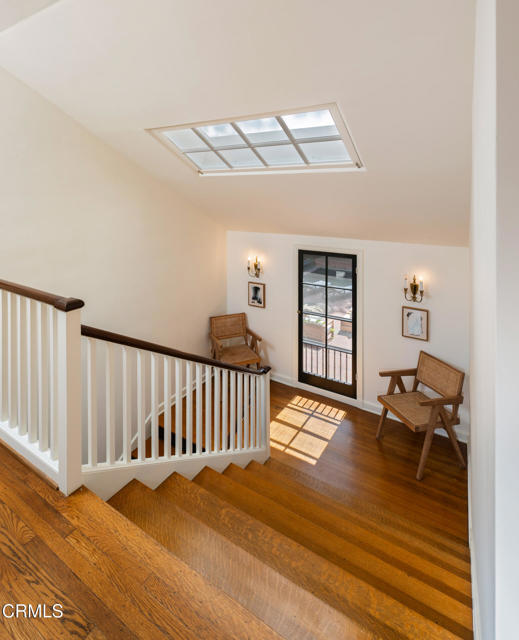 1241 S Oak Knoll Avenue, Pasadena CA: https://media.crmls.org/mediaz/85963f50-70f9-4a24-a502-2d2a701ed9db.jpg