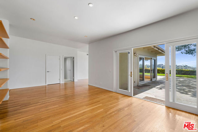 3444 Cloudcroft Drive, Malibu CA: https://media.crmls.org/mediaz/85966800-688d-4467-b04e-0ea379c3d2fe.jpg