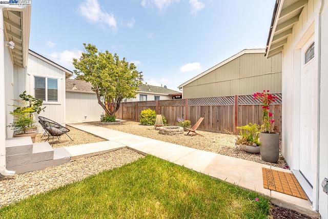 963 Douglas Dr, San Leandro CA: https://media.crmls.org/mediaz/8596ba73-1749-42a9-987c-541bdcd7a1fa.jpg