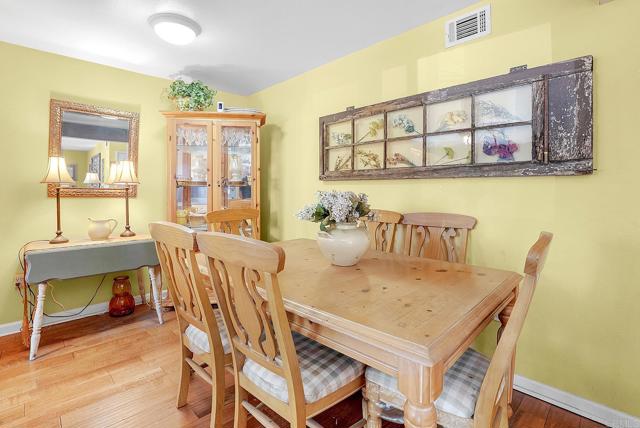 2536 White Oak Place, Escondido CA: https://media.crmls.org/mediaz/8596c61b-3834-45b8-94d6-75563f05451a.jpg