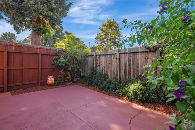 250 San Carlos Avenue, Redwood City CA: https://media.crmls.org/mediaz/8596d7dc-9eaa-4162-8d87-c3bd842dc012.jpg