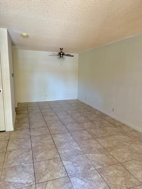 2857 N Los Felices Rd Unit 206, Palm Springs CA: https://media.crmls.org/mediaz/859718af-01b3-42a0-946c-e04528725142.jpg