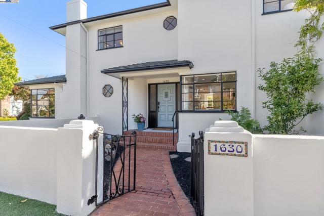 1630 Dayton Ave, Alameda CA: https://media.crmls.org/mediaz/859761c6-dd49-4020-a509-ca22b2a6b21e.jpg