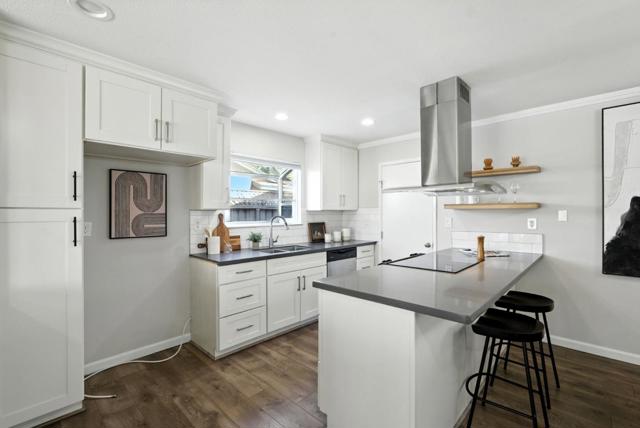 1297 Chesbro Way, Gilroy CA: https://media.crmls.org/mediaz/8597a69f-cfb2-4fa3-a714-8a0225eb4c50.jpg