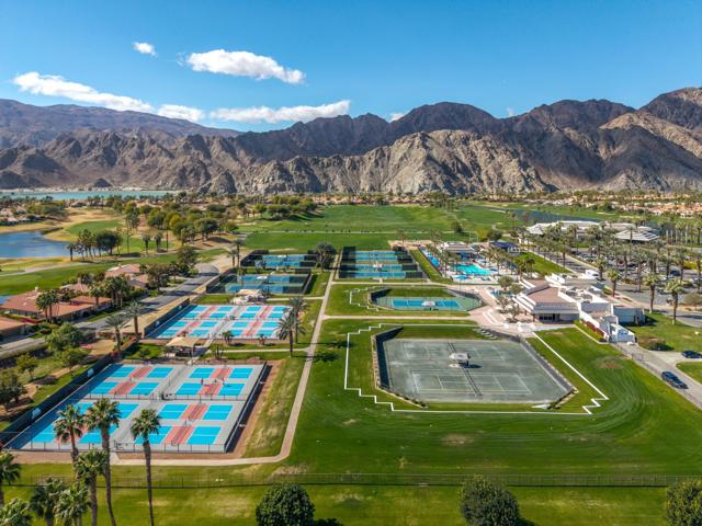 79798 Olympia, La Quinta CA: https://media.crmls.org/mediaz/8598ae40-0932-479c-9d07-70dca956a1dc.jpg