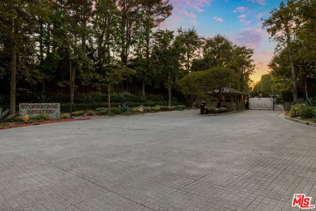 3396 Stone Ridge Lane, Los Angeles CA: https://media.crmls.org/mediaz/85996d23-d0db-40c3-b96e-964529af6294.jpg