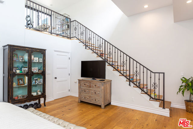 1625 Idaho Avenue, Santa Monica CA: https://media.crmls.org/mediaz/85998811-49df-4719-8d58-f0633f739f45.jpg