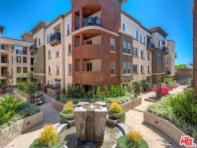 6020 Seabluff Drive 114 Playa Vista, California Beautiful 2 story condo centrally located in Concert Park of Playa Vista. This gorgeous open and bright floor plan features 3 bedrooms and a loft space. Escape to your master suite retreat with a large walk-in closet, private balcony, dual vanities with soaking tub. The generous second and third bedrooms are on the same floor and are flooded during the day with light. The Laundry is conveniently located on the same floor. The bright inviting open floor plan has hardwood floors, high ceilings, ceiling fans, chef's kitchen, breakfast bar and powder room. The unit includes 2 covered gated parking, access to The Resort & Centerpointe Club, trash, cable, internet, alarm system monitoring, use of 29 parks, recreation & the community bus.