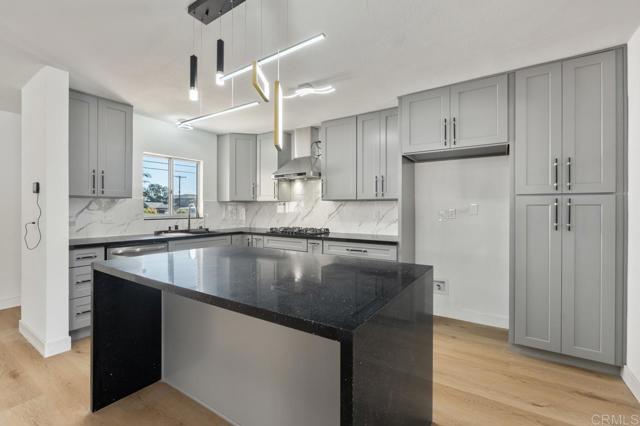 Detail Gallery Image 8 of 52 For 8868 Gowdy Ave, San Diego,  CA 92123 - 5 Beds | 4 Baths