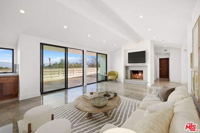 14315 Mulholland Drive, Los Angeles CA: https://media.crmls.org/mediaz/8599d2d1-25b7-4267-b249-9ab787d7915a.jpg
