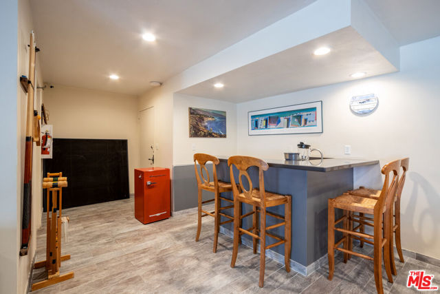2721 2nd Street, Santa Monica CA: https://media.crmls.org/mediaz/859a0f0b-9ea0-4ec1-9dff-8ea767c548ff.jpg