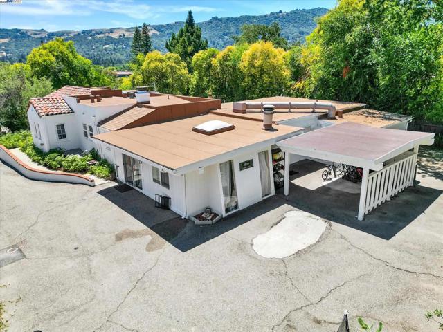 366 Ilo Ln, Danville CA: https://media.crmls.org/mediaz/859a7f40-04fc-46ba-a72f-fe57fef975dc.jpg