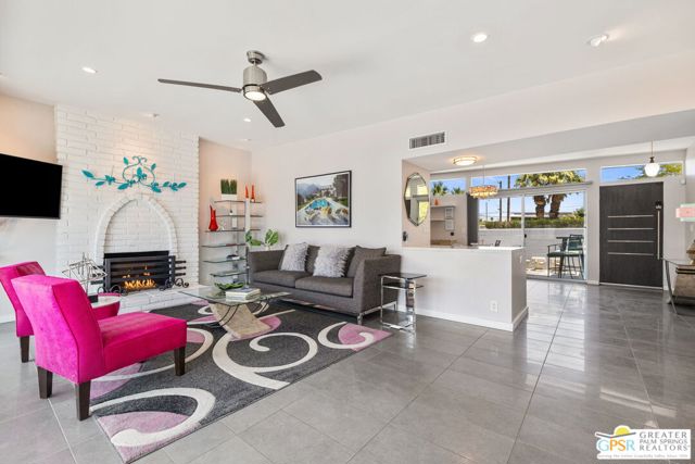 3351 E Paseo Barbara, Palm Springs CA: https://media.crmls.org/mediaz/859ad525-99a4-48b6-832e-e8b29b208b6e.jpg
