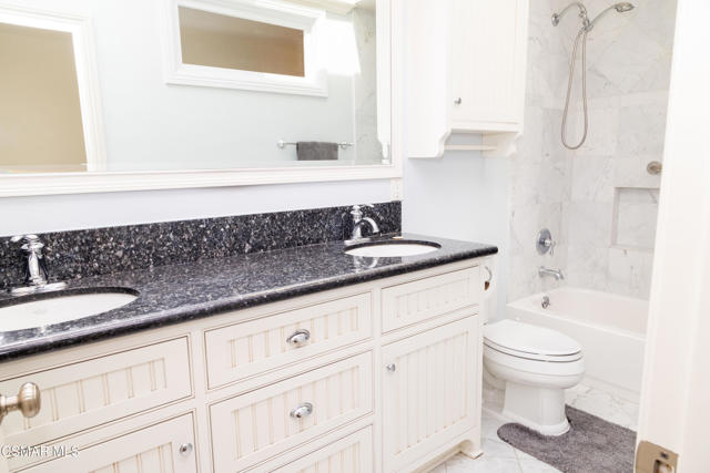 385 Somerset Circle, Thousand Oaks CA: https://media.crmls.org/mediaz/859b0bbc-9ca0-4e58-8582-d411d552bad5.jpg