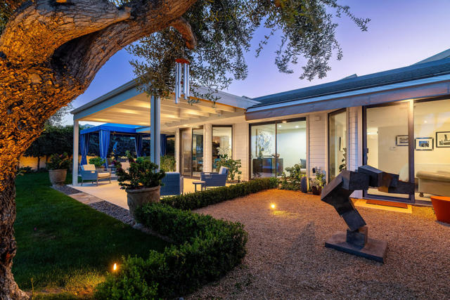 61 Mayfair Drive, Rancho Mirage CA: https://media.crmls.org/mediaz/859b971c-1d10-48e1-97af-10161e3d72fe.jpg