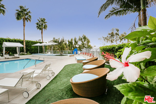 13700 MARINA POINTE Drive, Marina del Rey CA: https://media.crmls.org/mediaz/859bb0d4-50e4-450b-b602-86873c2ee763.jpg