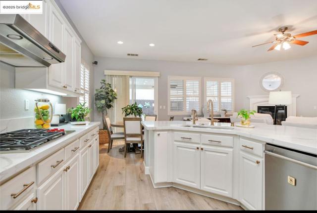 1771 Wilde Dr, Discovery Bay CA: https://media.crmls.org/mediaz/859bbd25-cfe9-4229-956e-f2274962c772.jpg