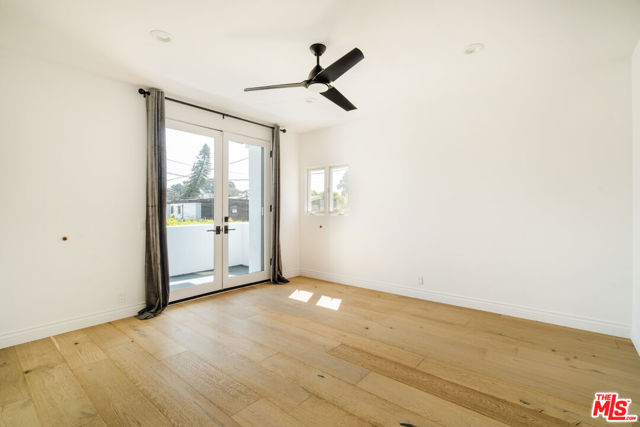 609 21st Place, Santa Monica CA: https://media.crmls.org/mediaz/859d1cab-abde-41af-b8da-386881dd3abf.jpg