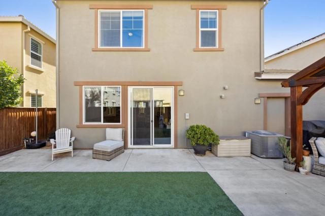 2521 Apricot Way, Gilroy CA: https://media.crmls.org/mediaz/859d5c95-2ec7-48fa-bfb9-afe89ddb80c6.jpg