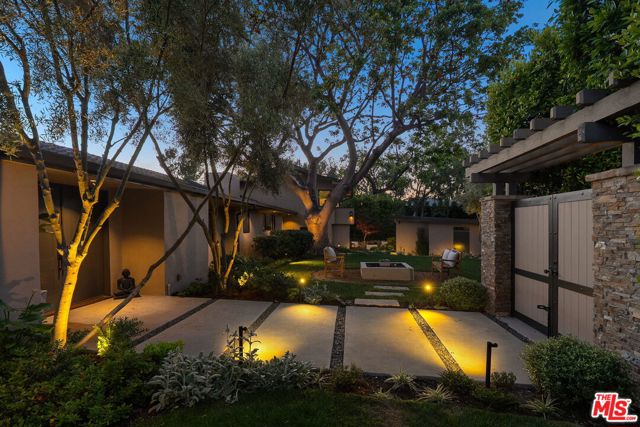7840 Torreyson Drive, Los Angeles CA: https://media.crmls.org/mediaz/859d9cad-0fcd-4975-8bd5-9fe5d6dab25e.jpg
