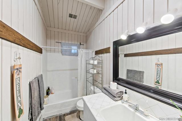 15950 Green Valley Heights Road, Ramona CA: https://media.crmls.org/mediaz/859dcd27-a82f-46d0-b8b3-38b6f1917b02.jpg