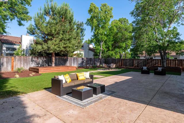 1984 Brooktree Way, Pleasanton CA: https://media.crmls.org/mediaz/859e1c21-0a87-4118-87f7-c9d52012110a.jpg